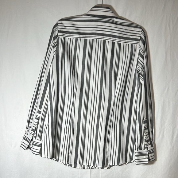 Foxcroft size 2 fitted button down striped shirt - Picture 4 of 9